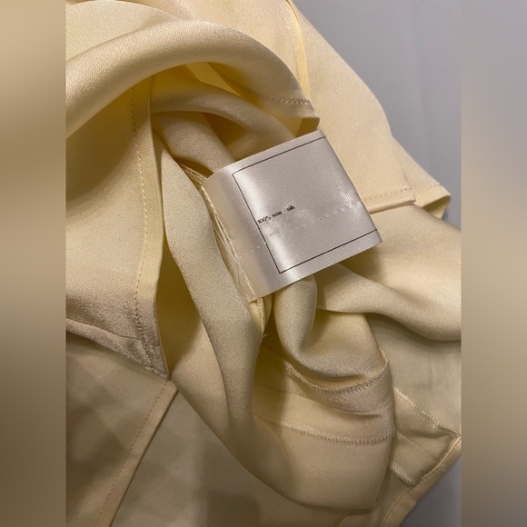 Chanel authentic limited edition vintage Sleeveless Cream Blouse, almost new - Picture 8 of 8
